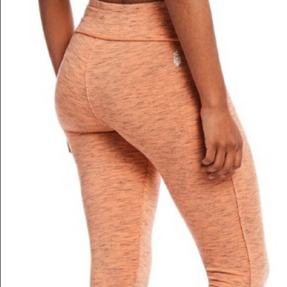 fp FREE PEOPLE MOVEMENT MAGNOLIA STIRRUP LEGGINGS RUCHED LEGS PEACH SIZE SMALL - Picture 3 of 4